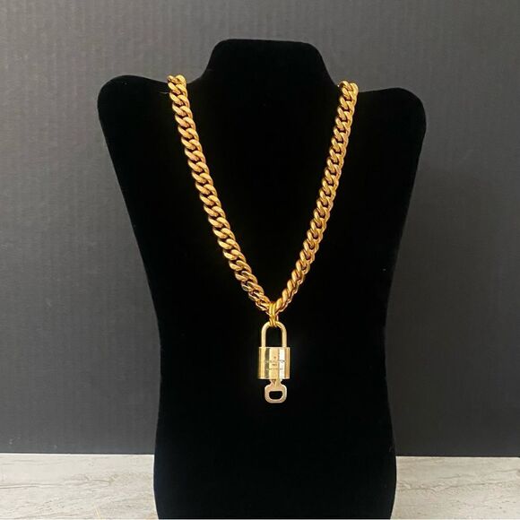 LOUIS VUITTON Lock and key 🔐 on Gold Tone Necklace #307 - Picture 3 of 15